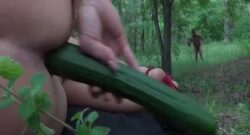 Pillada follando un pepino en el bosque